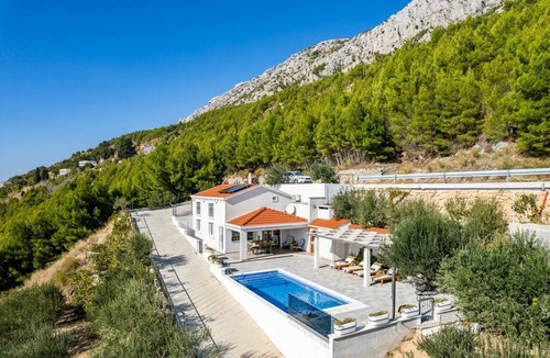 Celina Villa | Villa Dyeing - Two Bedroom Villa, Sleeps 4