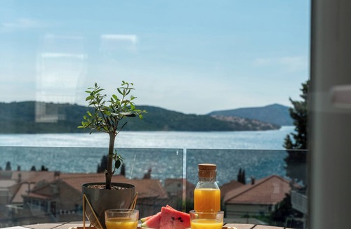 Okrug Gornji Bed & Breakfast | Villa Eight by D