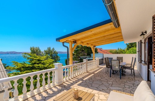 Cesarica Apartment | Villa Figs beachfront Apartman 2 By Villas Guide
