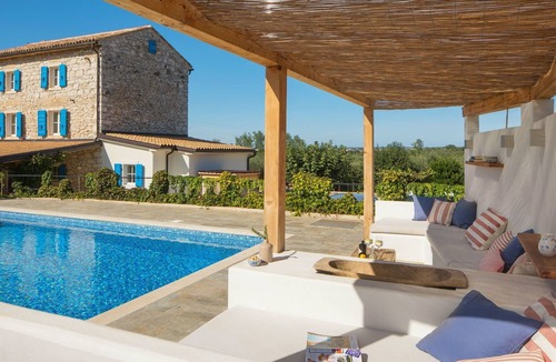 Cepljani House | Villa Flavia Traditionelles Steinhaus mit Pool by Interhome