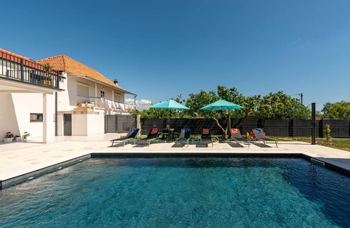 Benkovac Villa | Villa Flora Zadar Villas