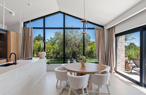 Frata Villa | Villa Flores by Villas Guide