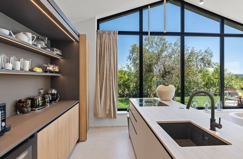 Frata Villa | Villa Flores by Villas Guide