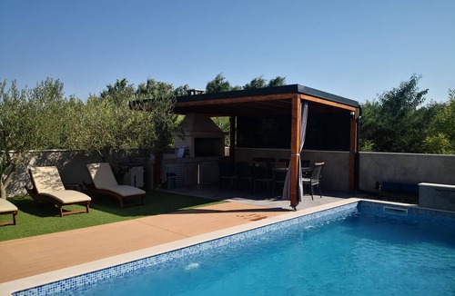 Privlaka Villa | Villa Frantin - Heated Pool, Jacuzzi, Sauna, BBQ, Activites
