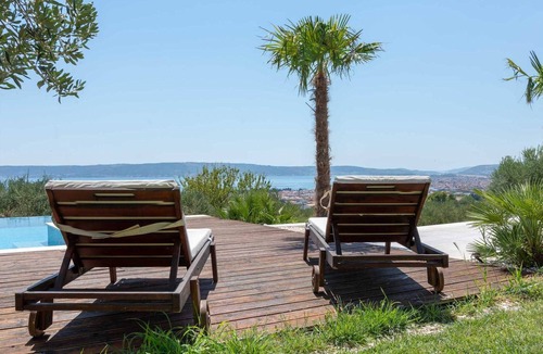 Kastel Luksic Villa | Villa Golden Leaf with Heated Pool