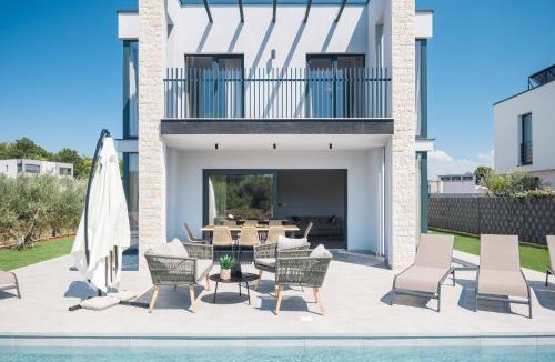 Gulici Villa | Villa Grota - Luxury 4-Bedroom Villa with Private Pool & Garden