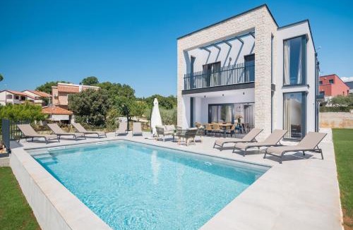 Gulici Villa | Villa Grota - Luxury 4-Bedroom Villa with Private Pool & Garden