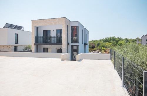 Gulici Villa | Villa Grota - Luxury 4-Bedroom Villa with Private Pool & Garden