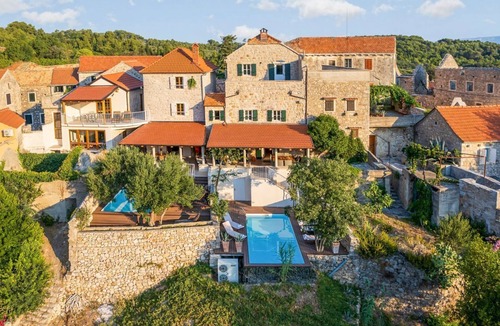 Pitve Villa | Villa Irma - Three Bedroom Villa, Sleeps 8