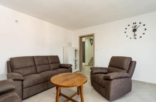 Donji Karin Villa | Villa Ivanovi Dvori - Seven Bedroom Villa with Private Pool