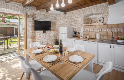 Brajkovici Villa | Villa Ivini in Brajkovići - Haus für 5 Personen