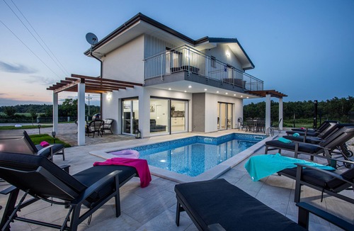 Buje Villa | Villa Jelena | 4-star villa with heated pool, privacy & barbecue house