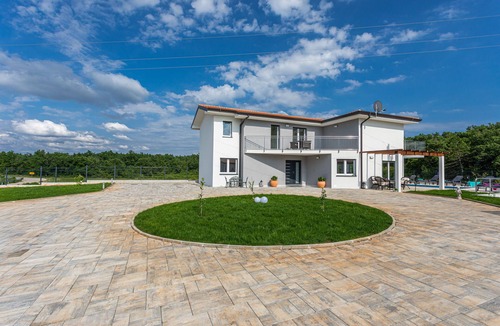 Buje Villa | Villa Jelena | 4-star villa with heated pool, privacy & barbecue house
