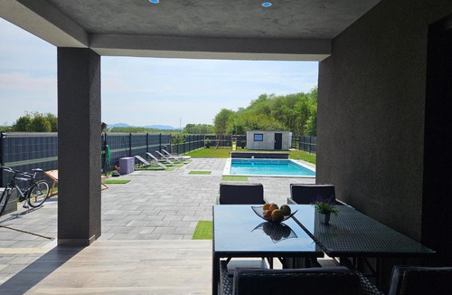 Varazdin Villa | Villa Joy with Pool,Jacuzzi,E Auto Station