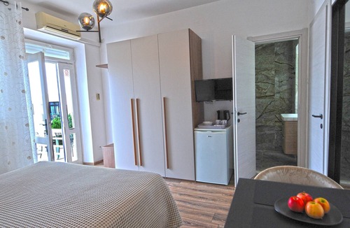 Gornji Kono House | Villa Katarina - Comfort Double Room with Terrace (Ground Floor)