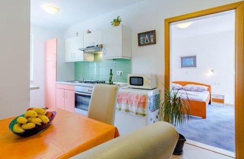 Brela Apartment | Villa Kosa - Two Bedroom Apartment with Balcony and Sea View Roko