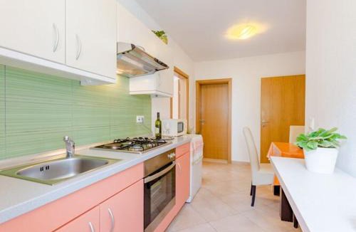 Brela Apartment | Villa Kosa - Two Bedroom Apartment with Balcony and Sea View Roko