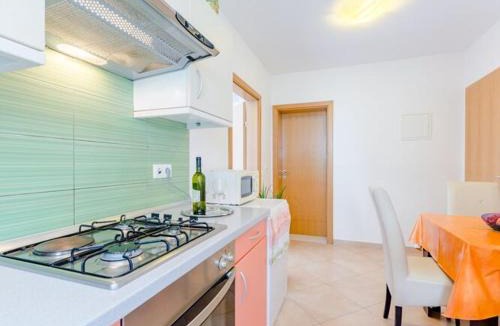 Brela Apartment | Villa Kosa - Two Bedroom Apartment with Balcony and Sea View Roko