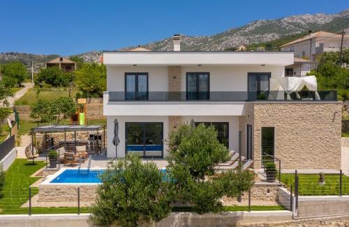 Klis Villa | Villa La Familia