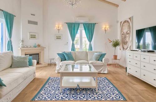 Frata Villa | Villa Lara - Modern Family Villa with Heated Pool