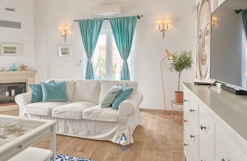 Frata Villa | Villa Lara - Modern Family Villa with Heated Pool