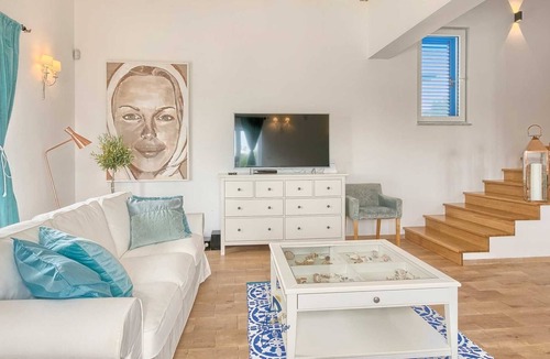 Frata Villa | Villa Lara - Modern Family Villa with Heated Pool