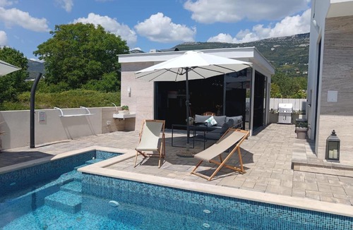 Kastel Stari Villa | Villa Lauvi, Free Fiat 500 Cabriolet, Scooters , PS5