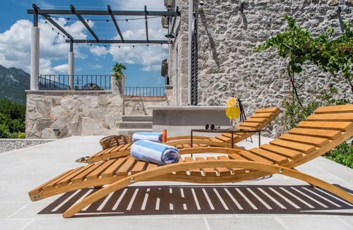South Croatia Coast House | Villa Le Adria - Privater HotTub- Kostenloses Parken am Strand by Interhome