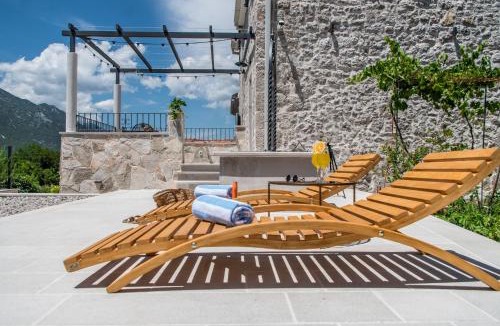 South Croatia Coast Villa | Villa Le Adria - Private HotTub - Free Beach Parking