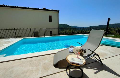 Marezige Villa | Villa Lea Marezige Heated Pool near Koper