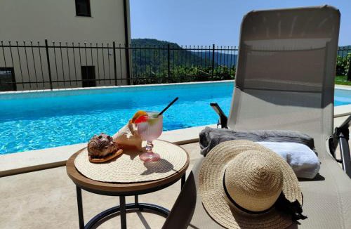 Marezige Villa | Villa Lea Marezige Heated Pool near Koper