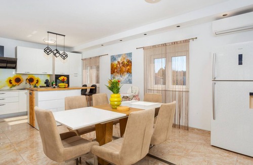 Lipa Villa | Villa Lemily with private pool by Villas Guide