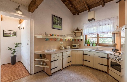Heki Villa | Villa Lipica with Private Pool and Jacuzzi