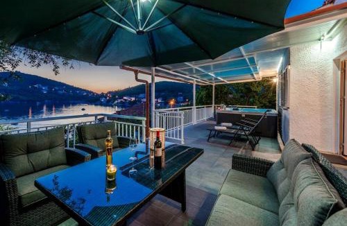 Molunat Villa | Villa Lora