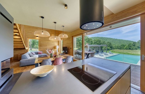 Lovinac Villa | Villa Lovelos with Infinity Pool in Nature