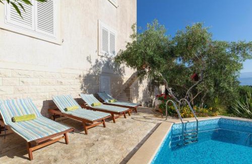 Supetar Villa | Villa Lukrecia - Stone Villa with Pool & Sea Views I Supetar, Brač