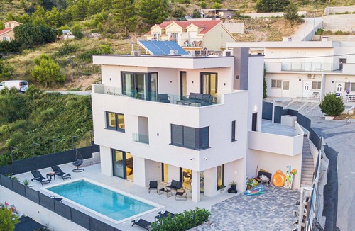 Podstrana Villa | Villa MaGaMi Perfect View for your eyes and everything that you deserve.