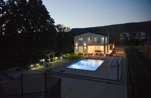 Donji Prolozac House | Villa Maria