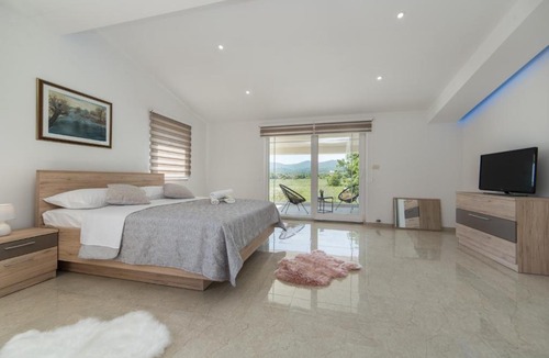 Donji Prolozac House | Villa Maria