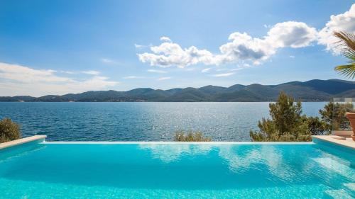 Kuciste Villa | VILLA MARIS -heated pool,sauna,first row sea beach