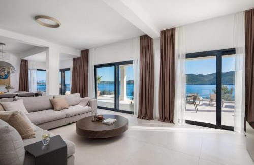 Kuciste Villa | VILLA MARIS -heated pool,sauna,first row sea beach