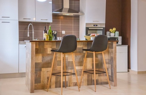Tinjan Villa | Villa Martin Enclosed Yard, Stone BBQ & Pavilion Village Centre
