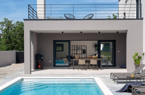 Gajana Villa | Villa Median for 10 people with sea view, kids playground & pet friendly - only 3 km from beach