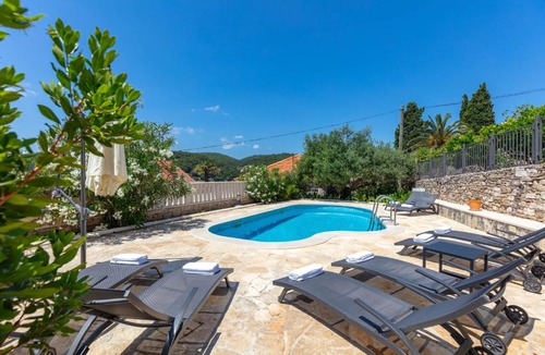 Sumartin Villa | Villa Mir Vami - Heated Pool, Sea Views & Beach 100m I Brač Island