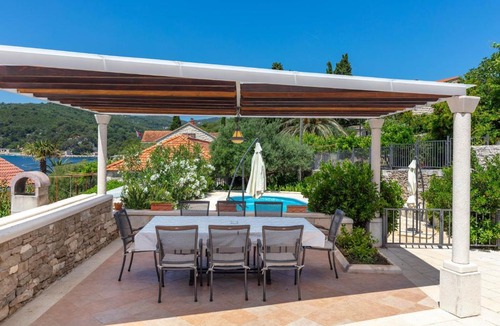 Sumartin Villa | Villa Mir Vami - Heated Pool, Sea Views & Beach 100m I Brač Island