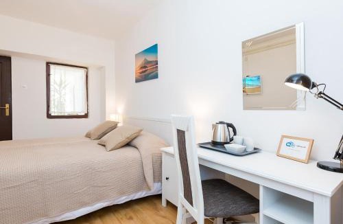 Frata Apartment | Villa Mira Double Room with Private Bathroom