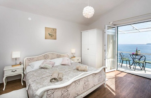 Mlini Apartment | Villa Mirjana - Two Bedroom Apartment with Balcony and Sea View (Sunce)