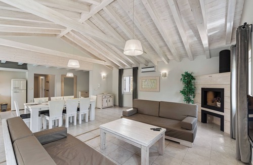Jursici Villa | Villa Monet with a hot tub, sauna, and 4 bedrooms
