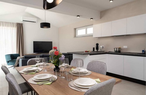 Markovac House | Villa N, a modern holiday home with swimming pool near Visnjan with wonderful panoramic sea view.