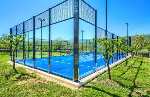 Ruzic Villa | Villa Nature's Embrace - Heated Pool, Jacuzzi & Padel